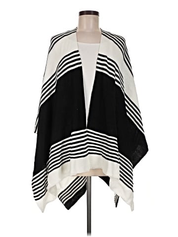 Simply Noelle Poncho (view 1)