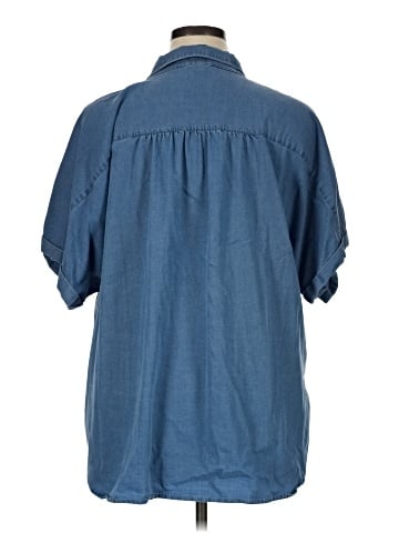 Gloria Vanderbilt Short Sleeve Button-Down Shirt (view 2)