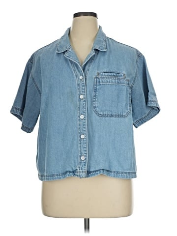 Universal Thread Short Sleeve Button-Down Shirt (view 1)
