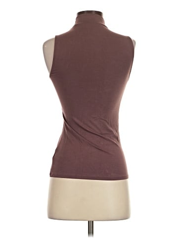Express Outlet Sleeveless T-Shirt (view 2)