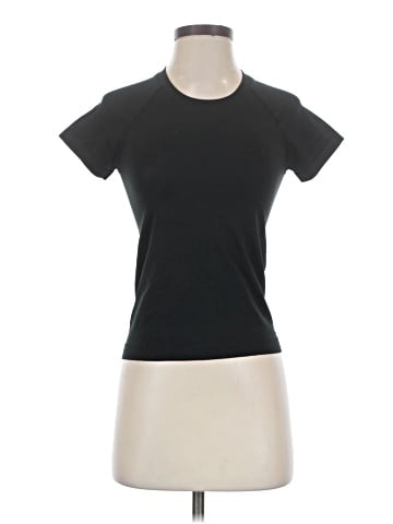 Lululemon Athletica Short Sleeve T-Shirt (view 1)