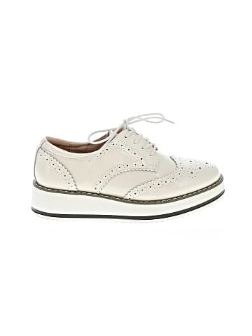 Unbranded Flats (view 1)
