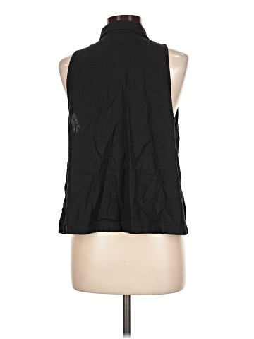 Gap Sleeveless Button-Down Shirt (view 2)