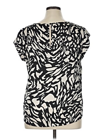 Cupcakes & Cashmere Short Sleeve Blouse (view 2)