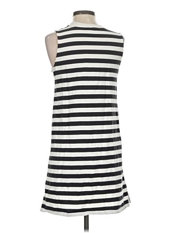 Old Navy Casual Dress (view 2)
