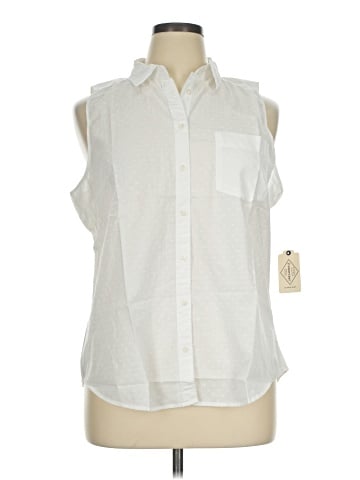 St. John's Bay Sleeveless Button-Down Shirt (view 1)