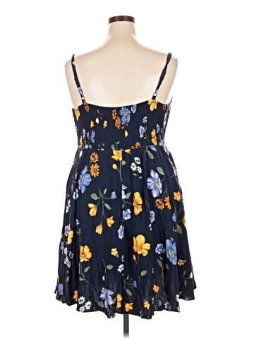 Old Navy Casual Dress (view 2)