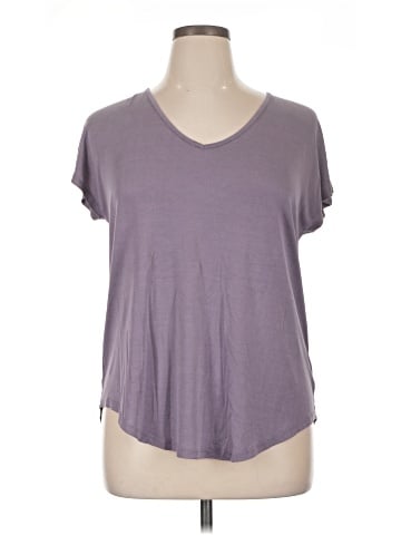 Maurices Short Sleeve T-Shirt (view 1)