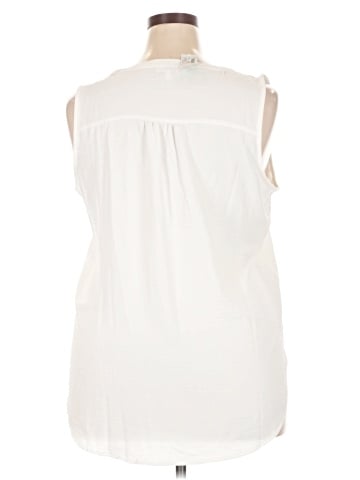 Maurices Sleeveless T-Shirt (view 2)