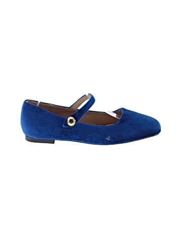 Unbranded Flats (view 1)