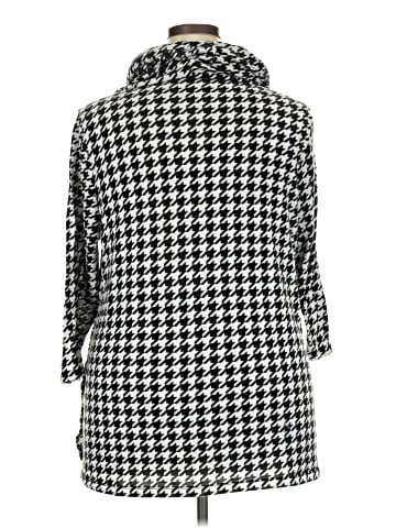 Robert Louis Poncho (view 2)