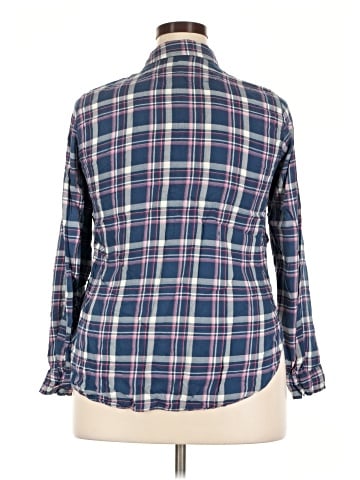 Maurices Long Sleeve Button-Down Shirt (view 2)