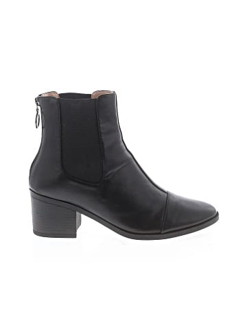 Journee Collection Ankle Boots (view 1)