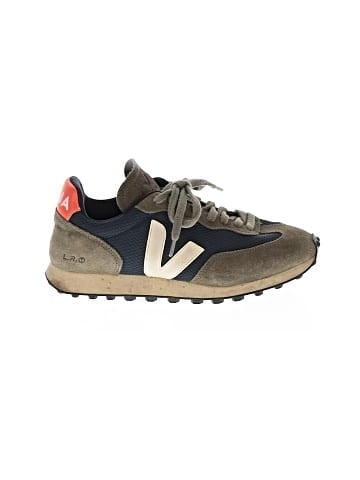 VEJA Sneakers (view 1)