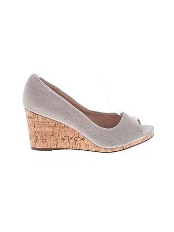 Kelly & Katie Wedges (view 1)