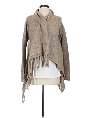 Lovestitch Poncho (view 1)