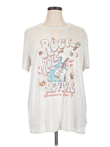 Maurices Short Sleeve T-Shirt (view 1)