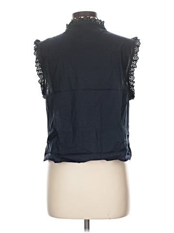 Gap Sleeveless Button-Down Shirt (view 2)