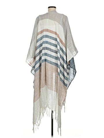 Lovestitch Poncho (view 2)