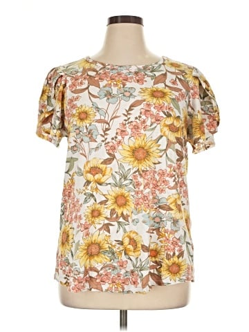 Maurices Short Sleeve T-Shirt (view 1)