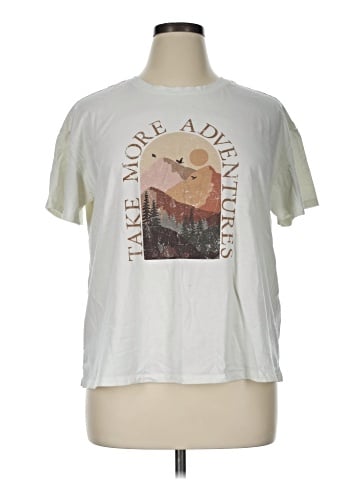 Maurices Short Sleeve T-Shirt (view 1)