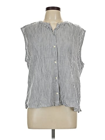 Old Navy Sleeveless Button-Down Shirt (view 1)