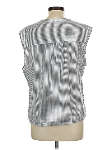 Old Navy Sleeveless Button-Down Shirt (view 2)