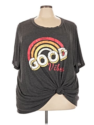 BLOOMCHIC Short Sleeve T-Shirt (view 1)