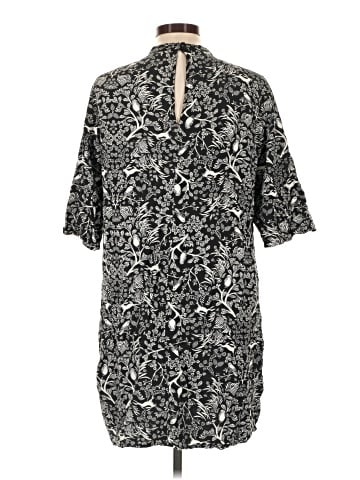 Old Navy Casual Dress (view 2)