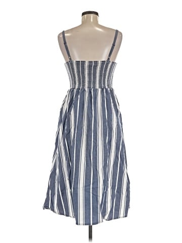 Old Navy Casual Dress (view 2)
