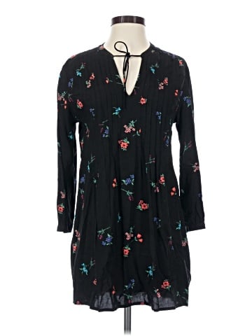 Old Navy Casual Dress (view 1)
