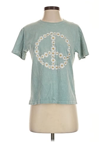 Maurices Short Sleeve T-Shirt (view 1)