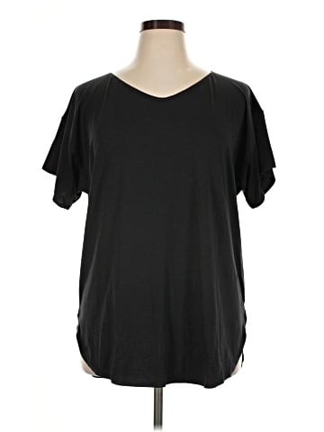 Uniqlo Short Sleeve T-Shirt (view 1)
