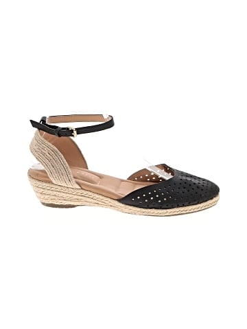 Kelly & Katie Wedges (view 1)