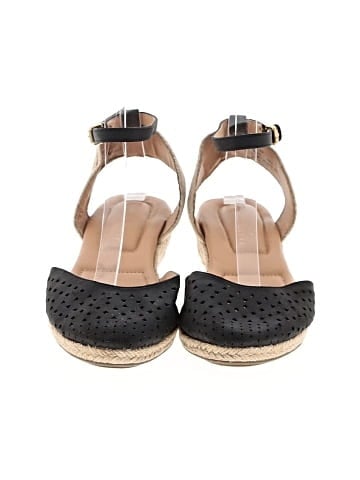 Kelly & Katie Wedges (view 2)