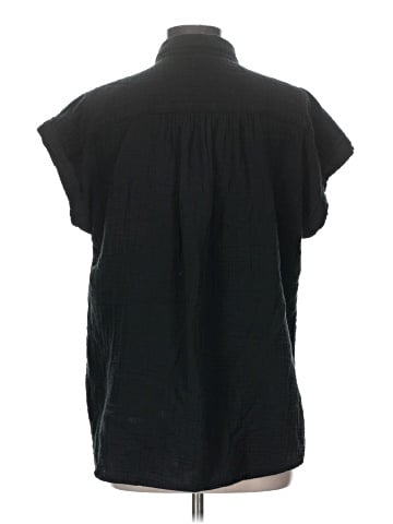 Gap Sleeveless Button-Down Shirt (view 2)