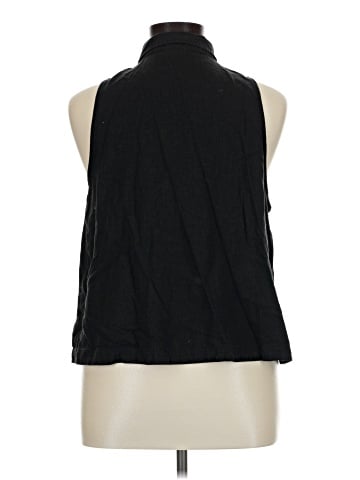 Gap Sleeveless Button-Down Shirt (view 2)