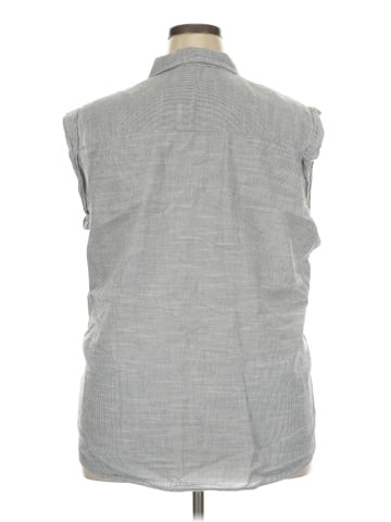 Gap Sleeveless Button-Down Shirt (view 2)