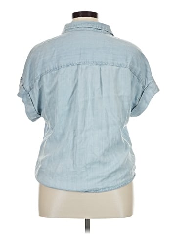 Velvet Heart Short Sleeve Button-Down Shirt (view 2)