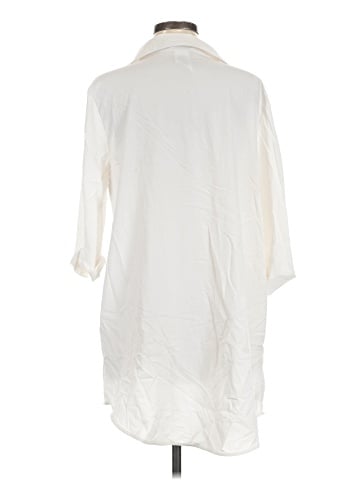 Crown & Ivy 3/4 Sleeve Blouse (view 2)