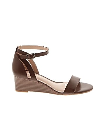Kelly & Katie Wedges (view 1)