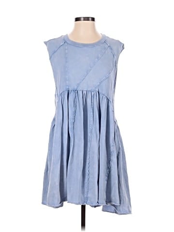 Urban Outfitters Casual Dress (view 1)