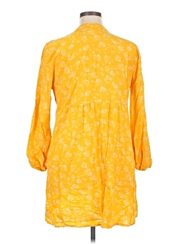Old Navy Casual Dress (view 2)