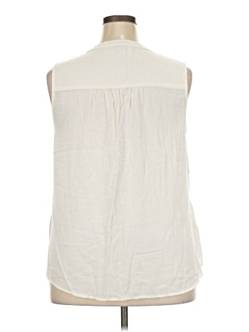 Torrid Sleeveless Button-Down Shirt (view 2)