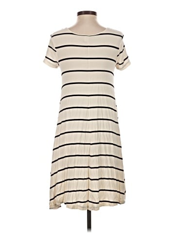Old Navy Casual Dress (view 2)