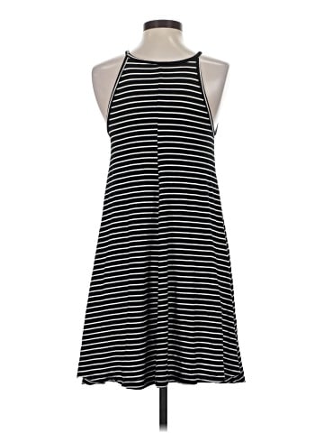 Old Navy Casual Dress (view 2)