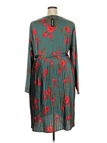 PrettyLittleThing Casual Dress (view 2)