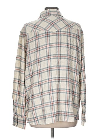 Maurices Long Sleeve Button-Down Shirt (view 2)