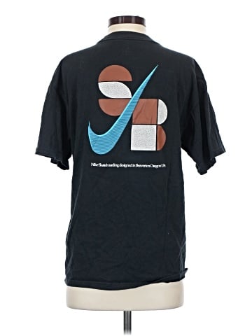 Nike Short Sleeve T-Shirt (view 2)