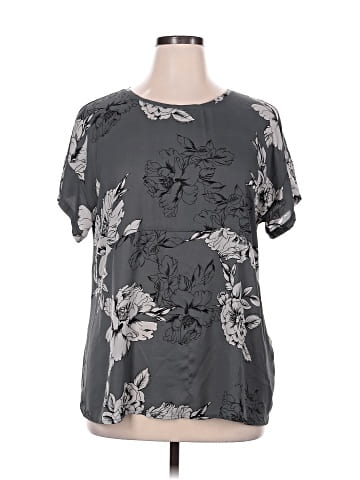 Maurices Short Sleeve T-Shirt (view 1)